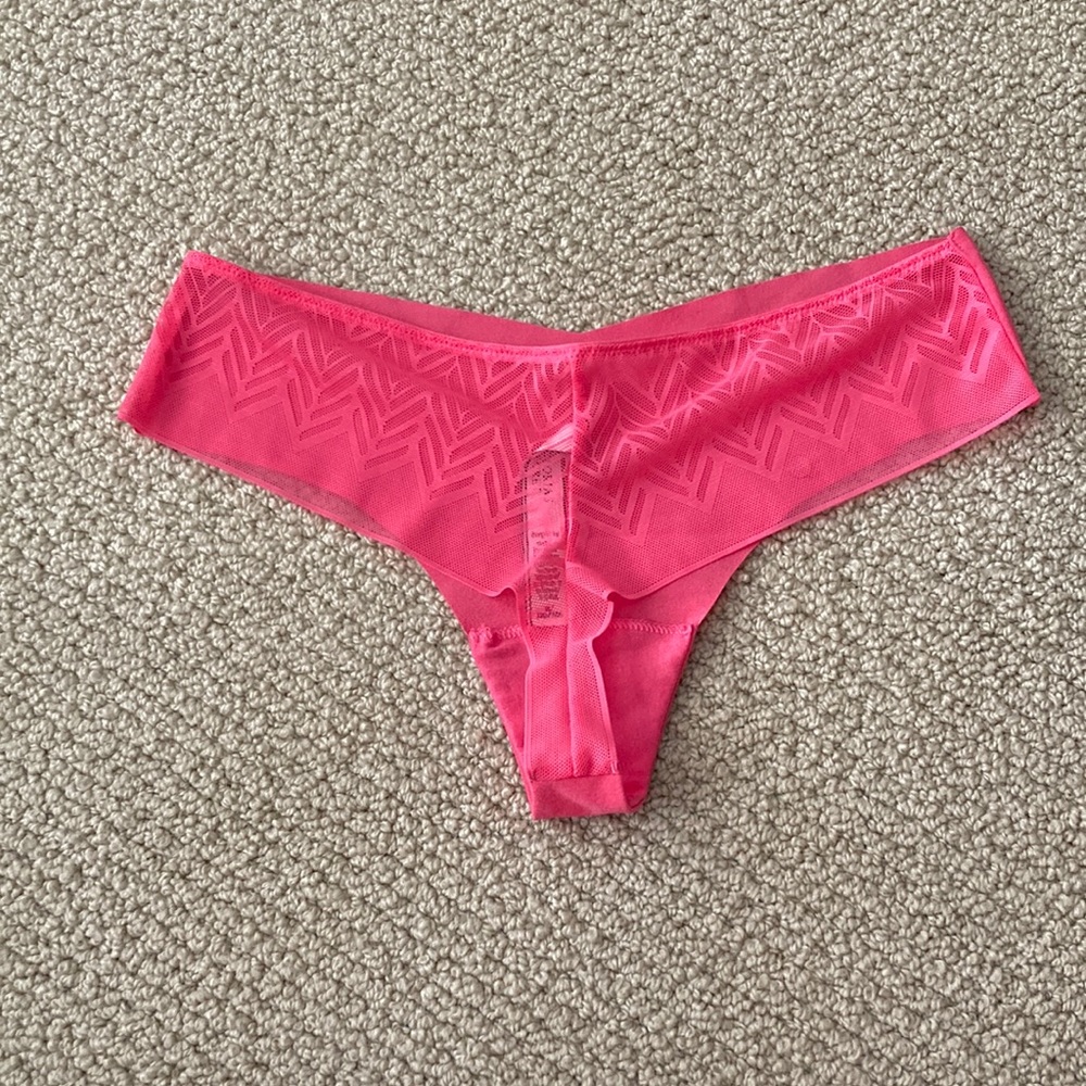 NEW Victoria’s Secret Seamless Lacy Thong Mesh Chevron Hot Pink Medium NWOT